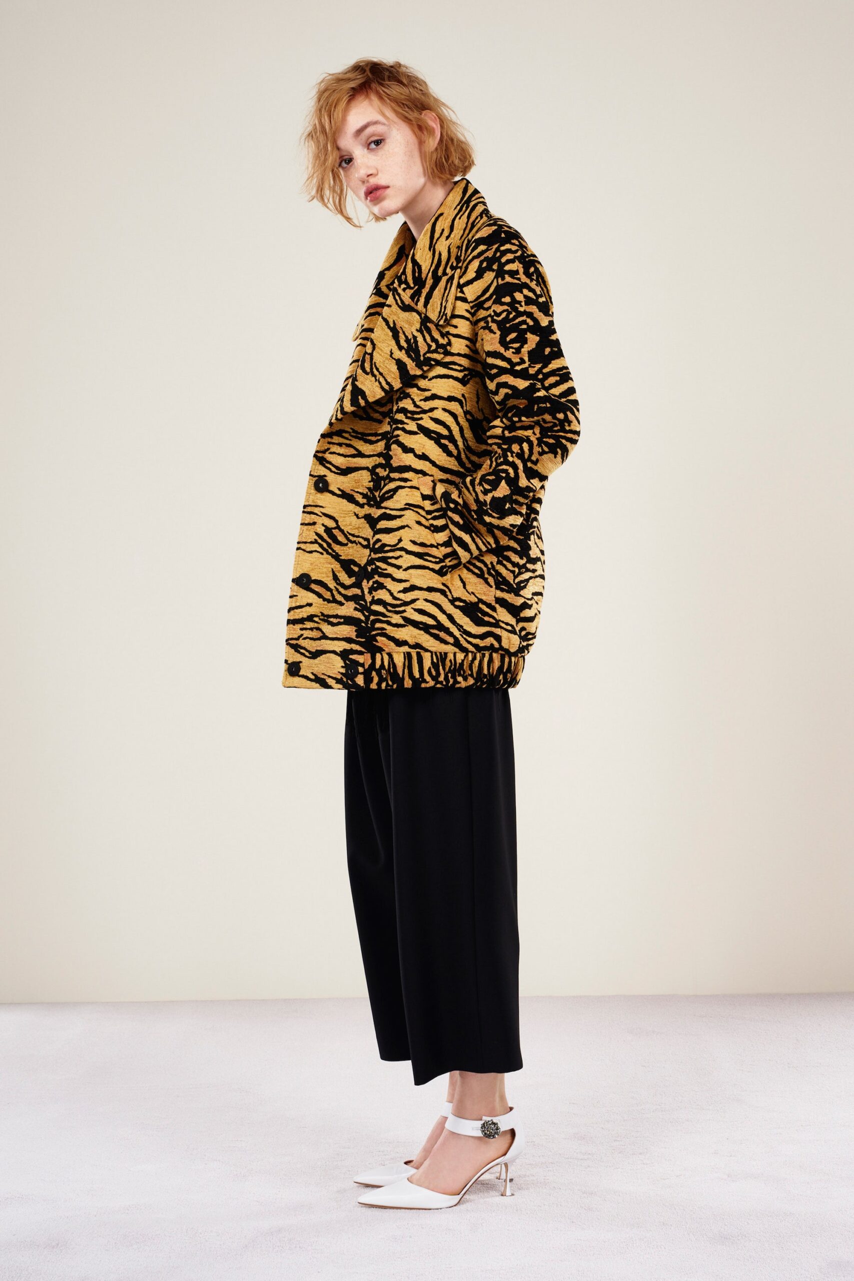 yellow cotton long-sleeve collared oversized animal-print jacket