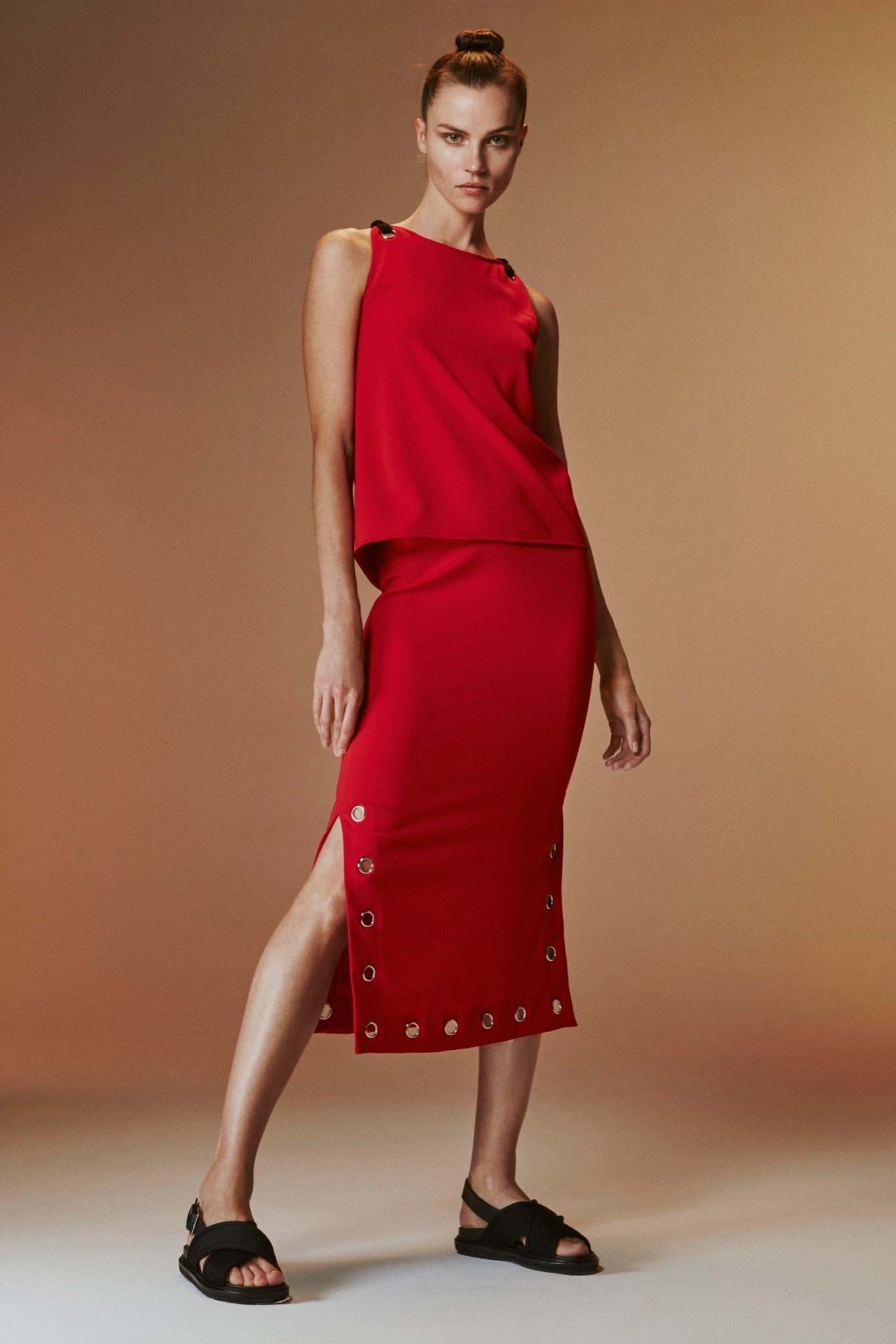 red fitted sleeveless dress