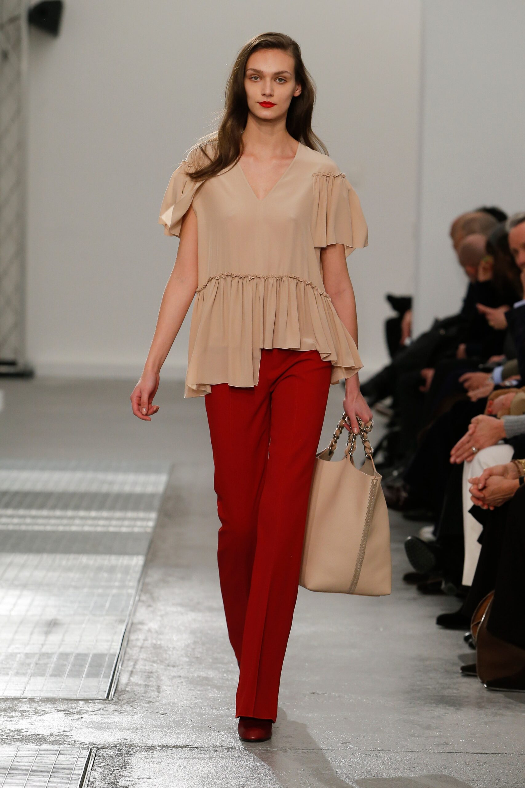 beige top red pants outfit
