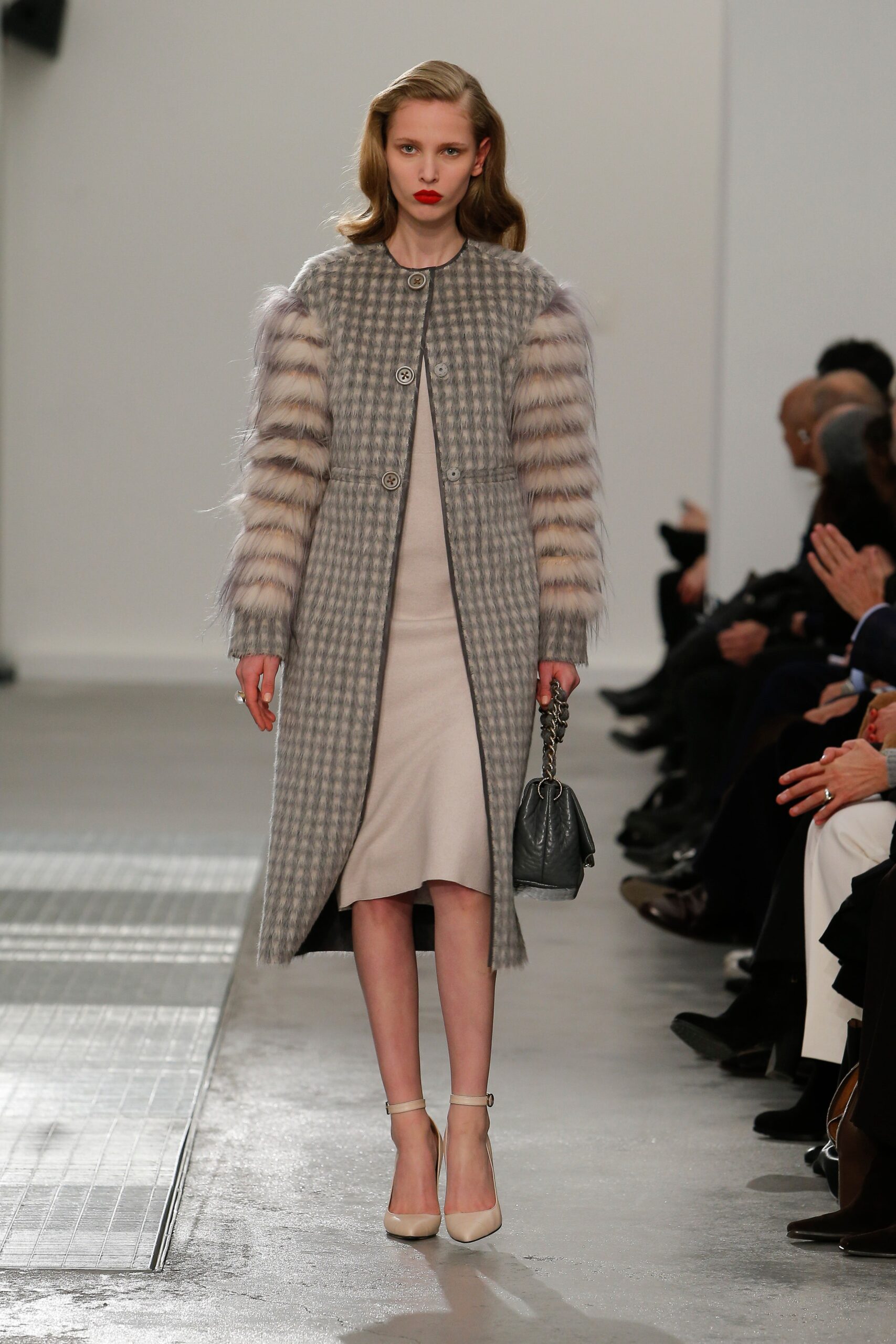gray wool long-sleeve collared fitted checked buttoned coat