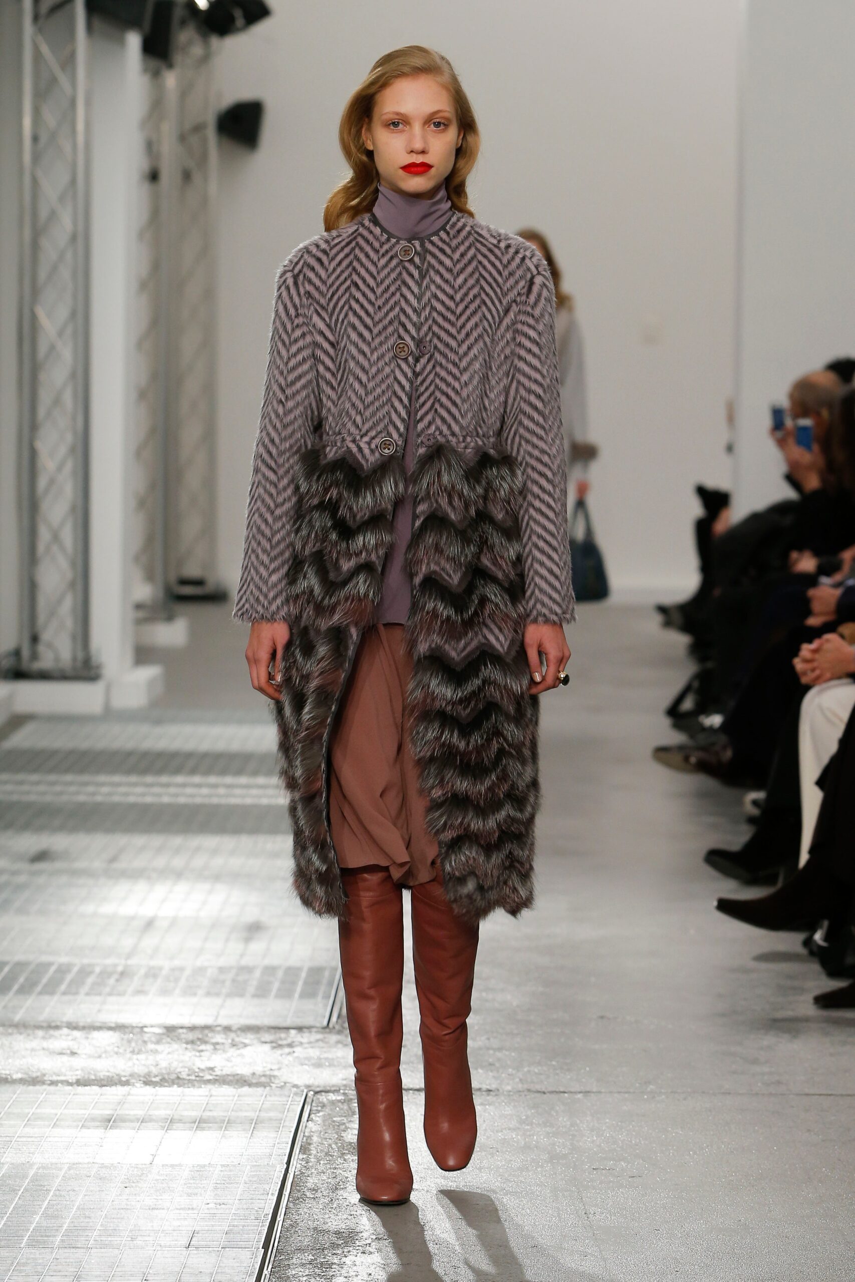 gray fur long-sleeve collared relaxed layered coat