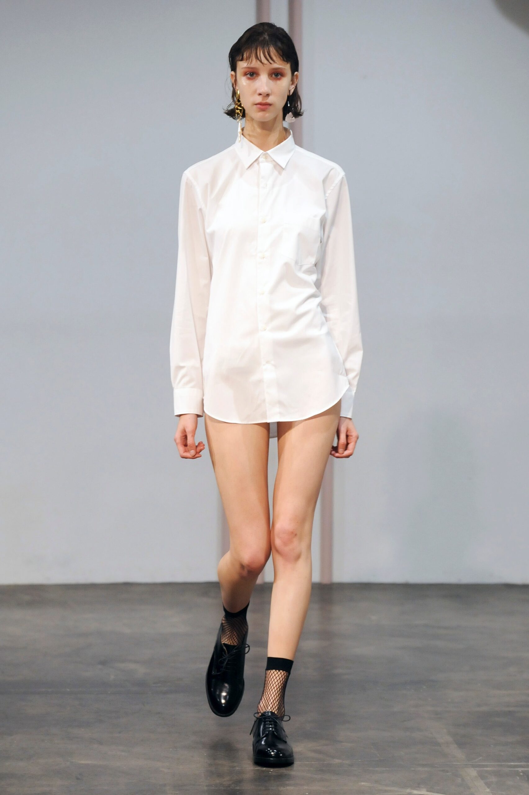 fitted white cotton shirt