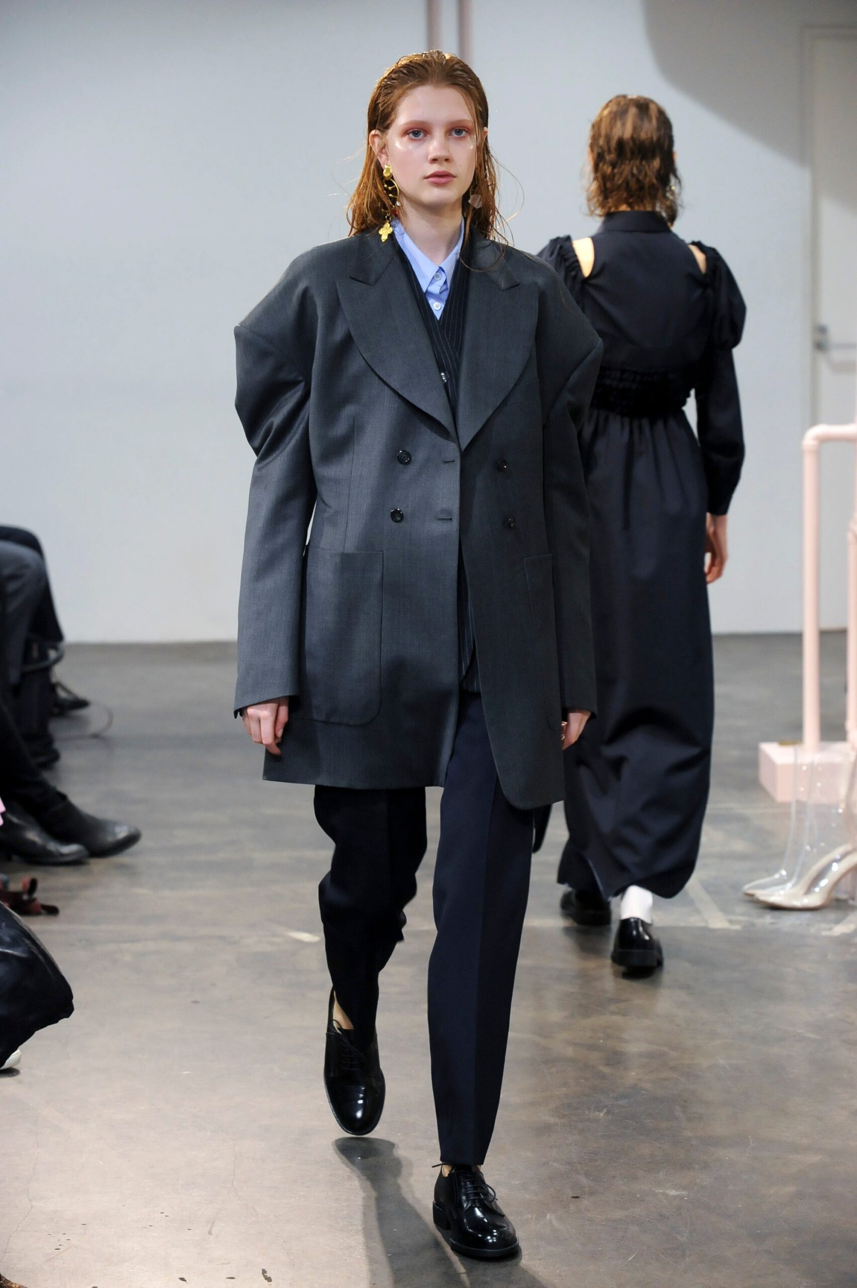 oversized gray blazer with slim black pants