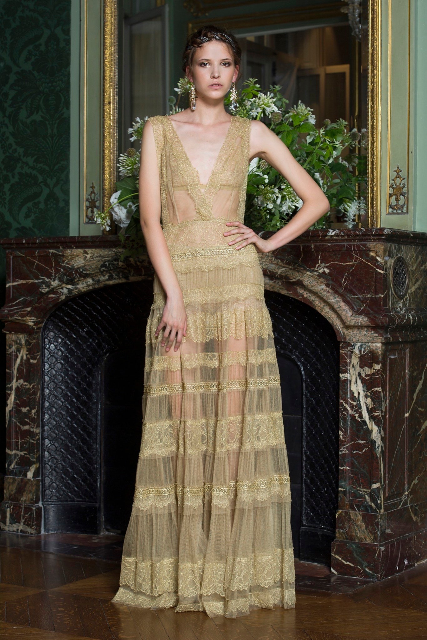 gold lace sleeveless gown