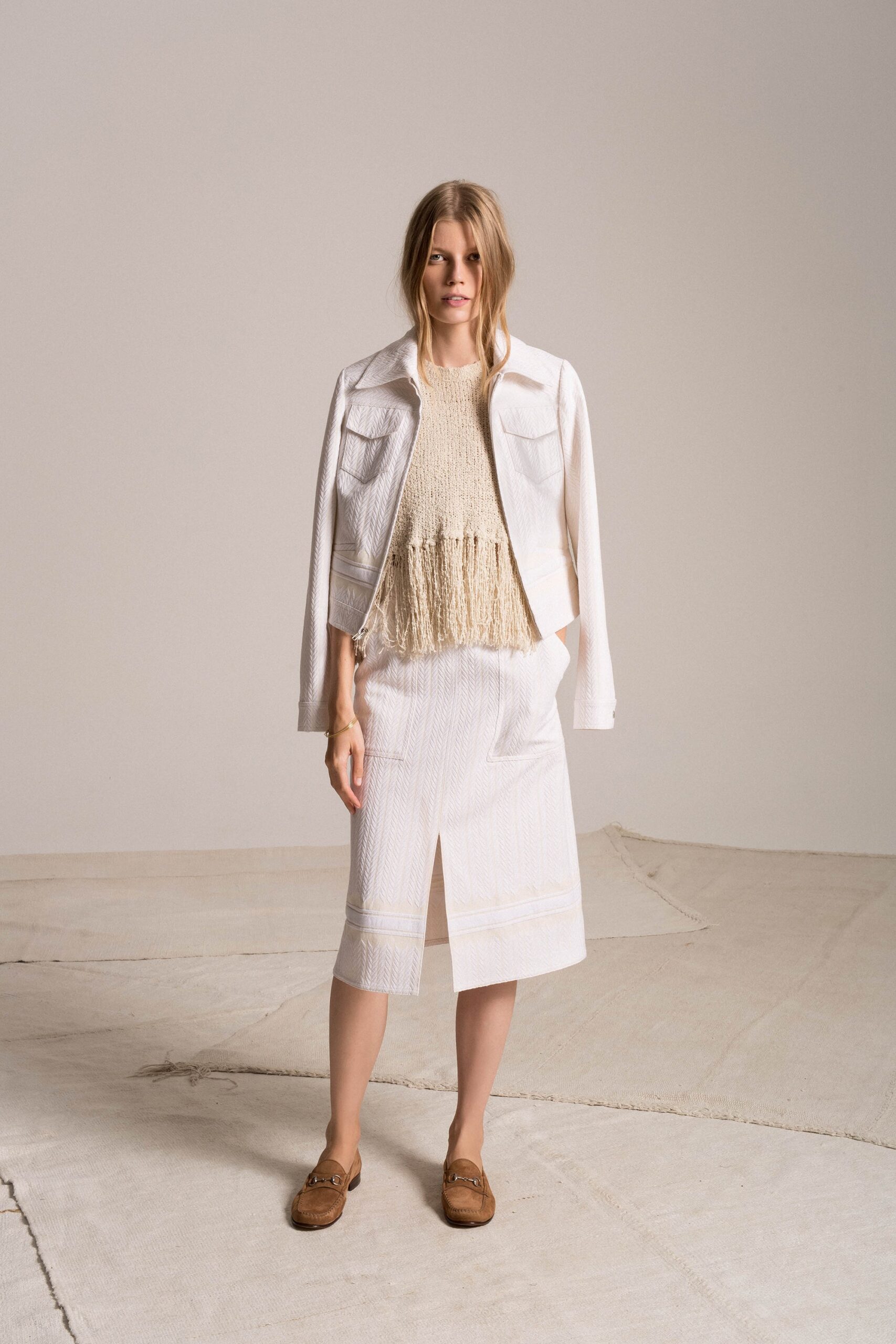 white cotton long-sleeve collared tailored buttoned jacket