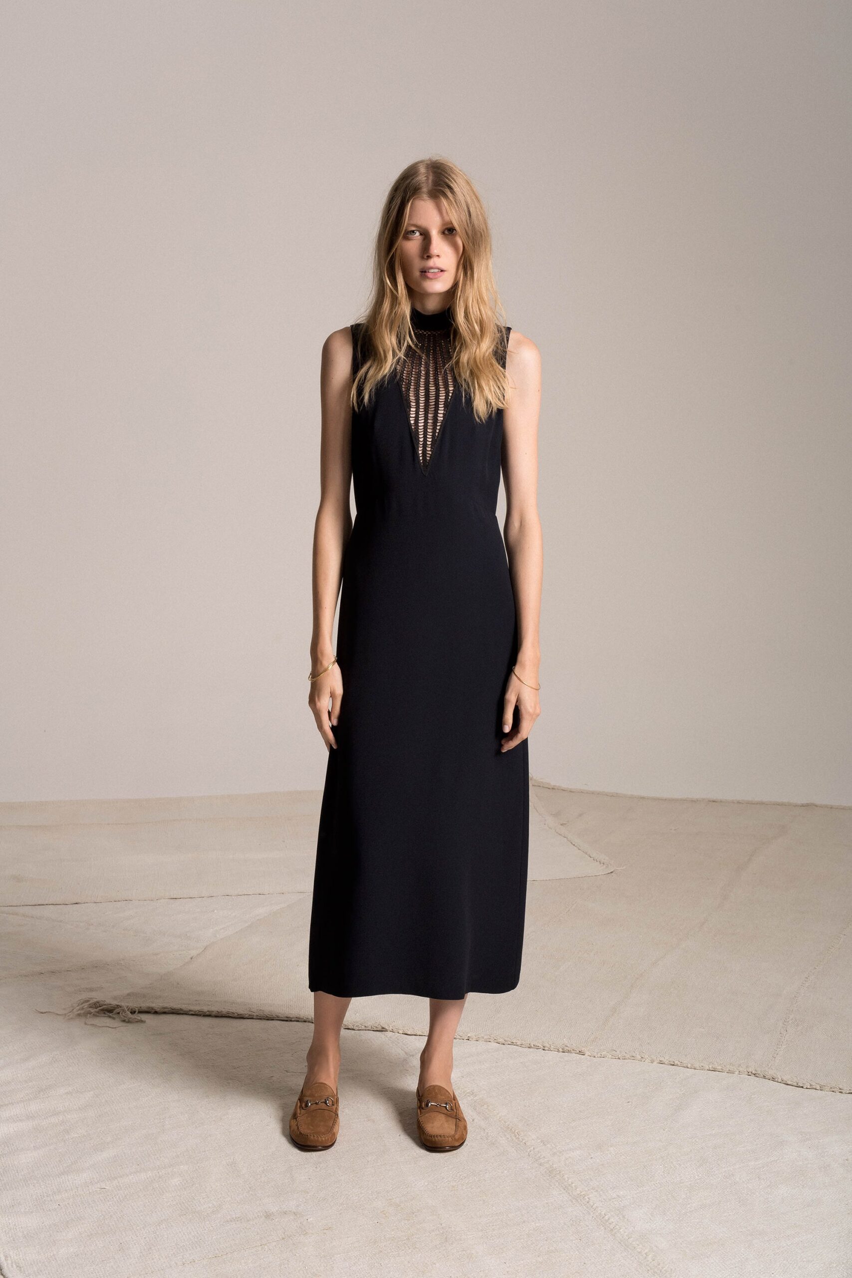 black fitted sleeveless dress