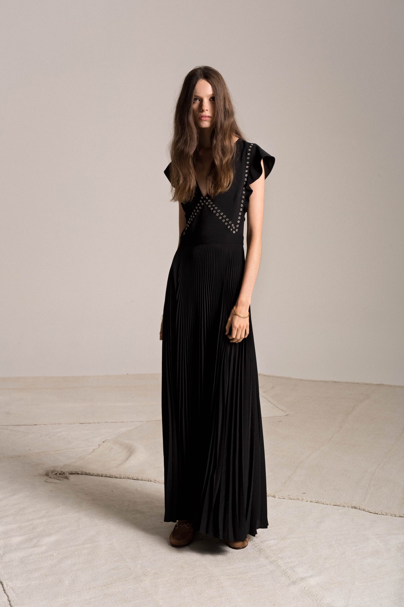black fitted sleeveless dress