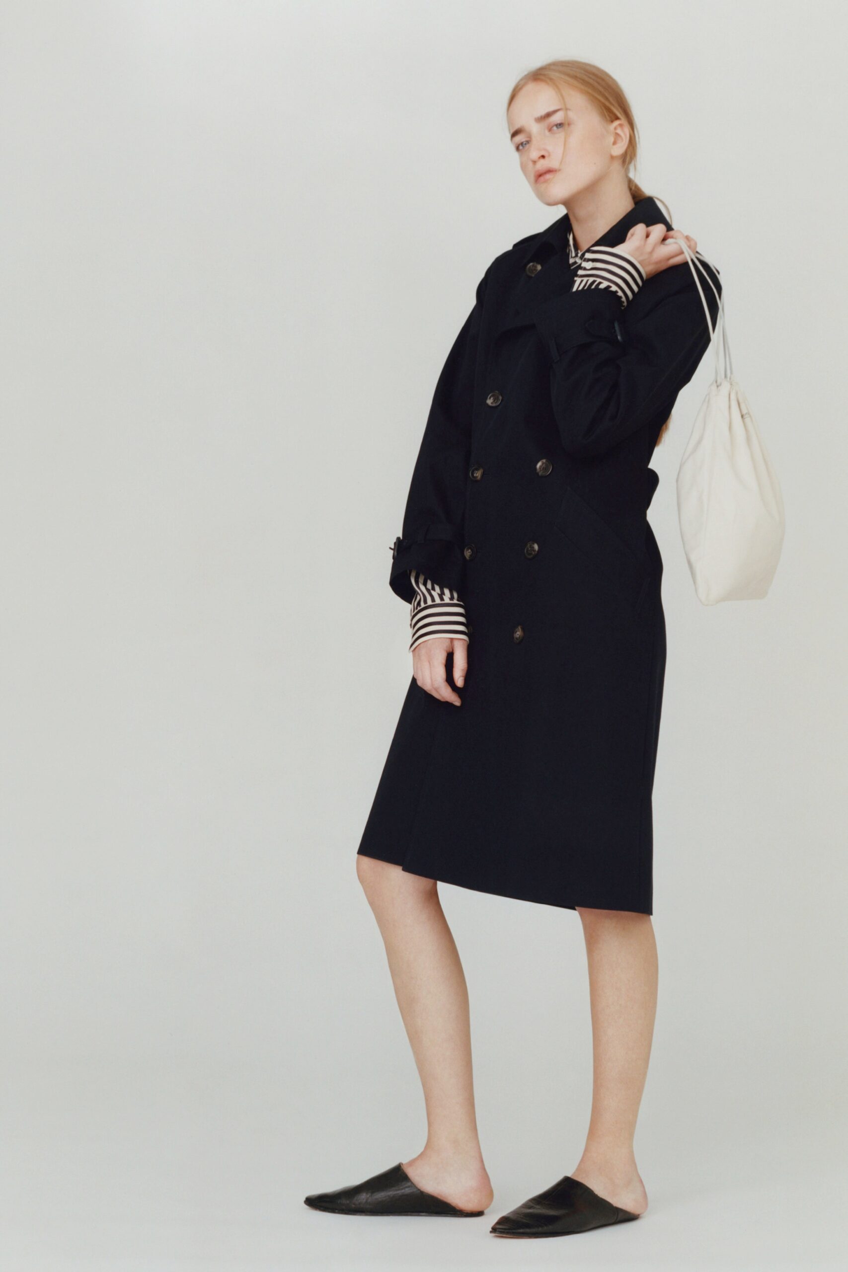 black cotton long-sleeve collared fitted buttoned pockets coat