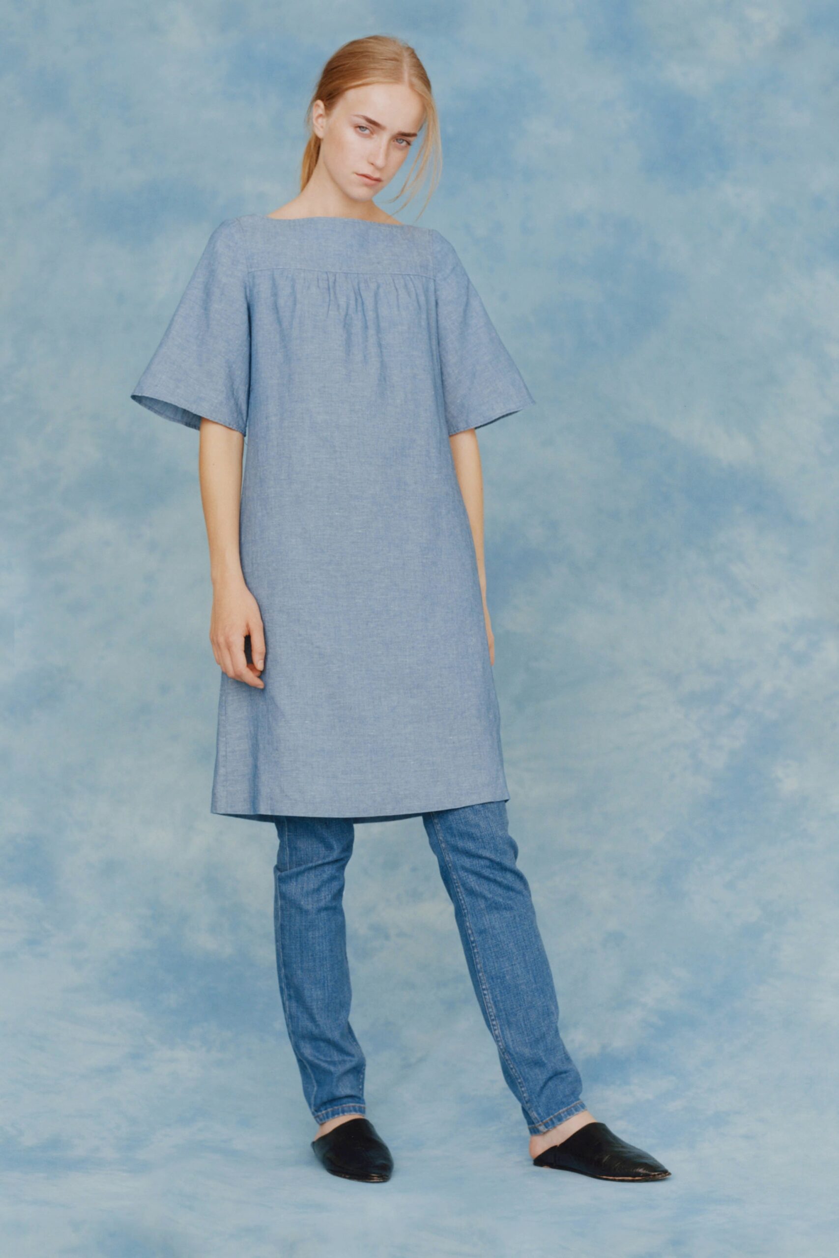 blue cotton short-sleeve collared relaxed pleated short dress