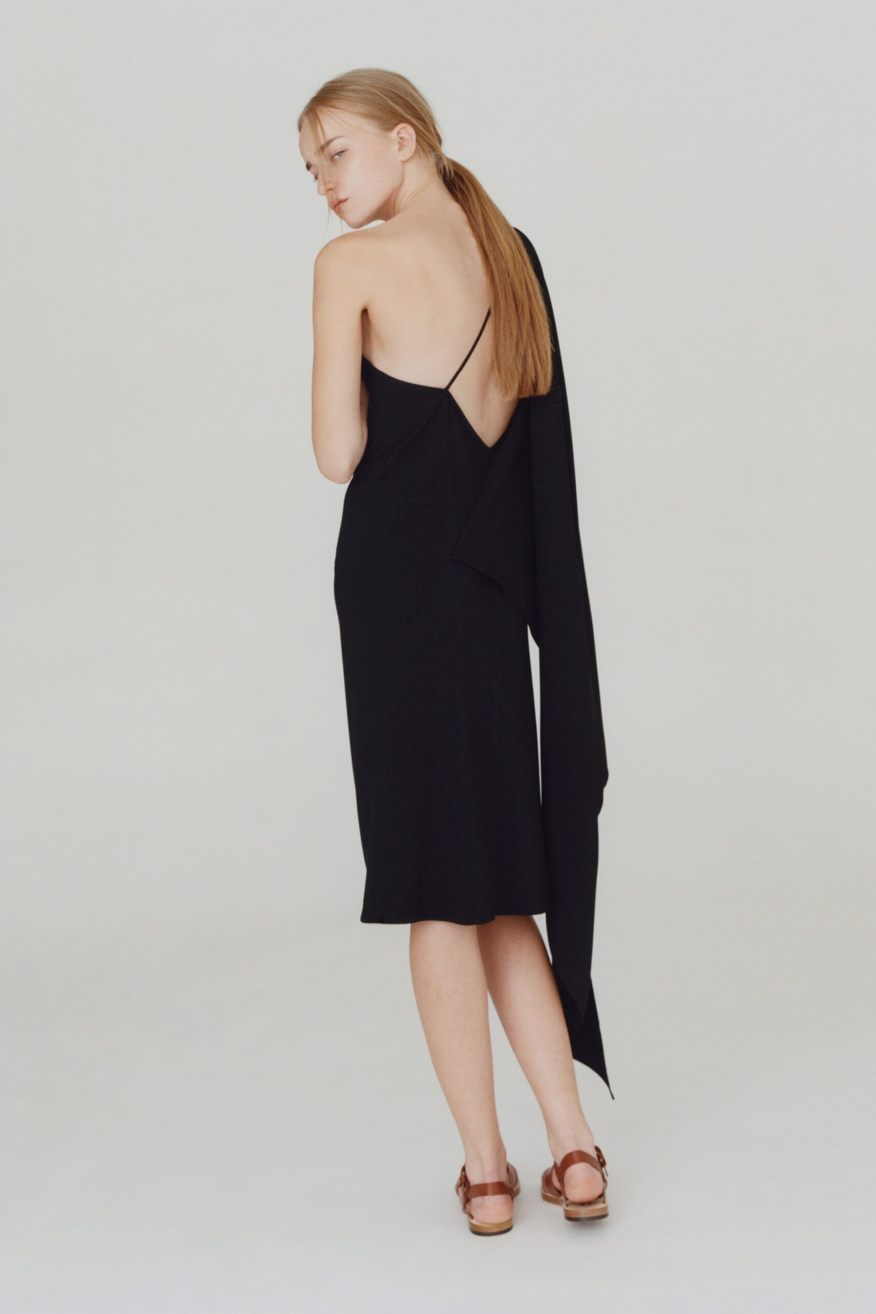 black fitted backless dress