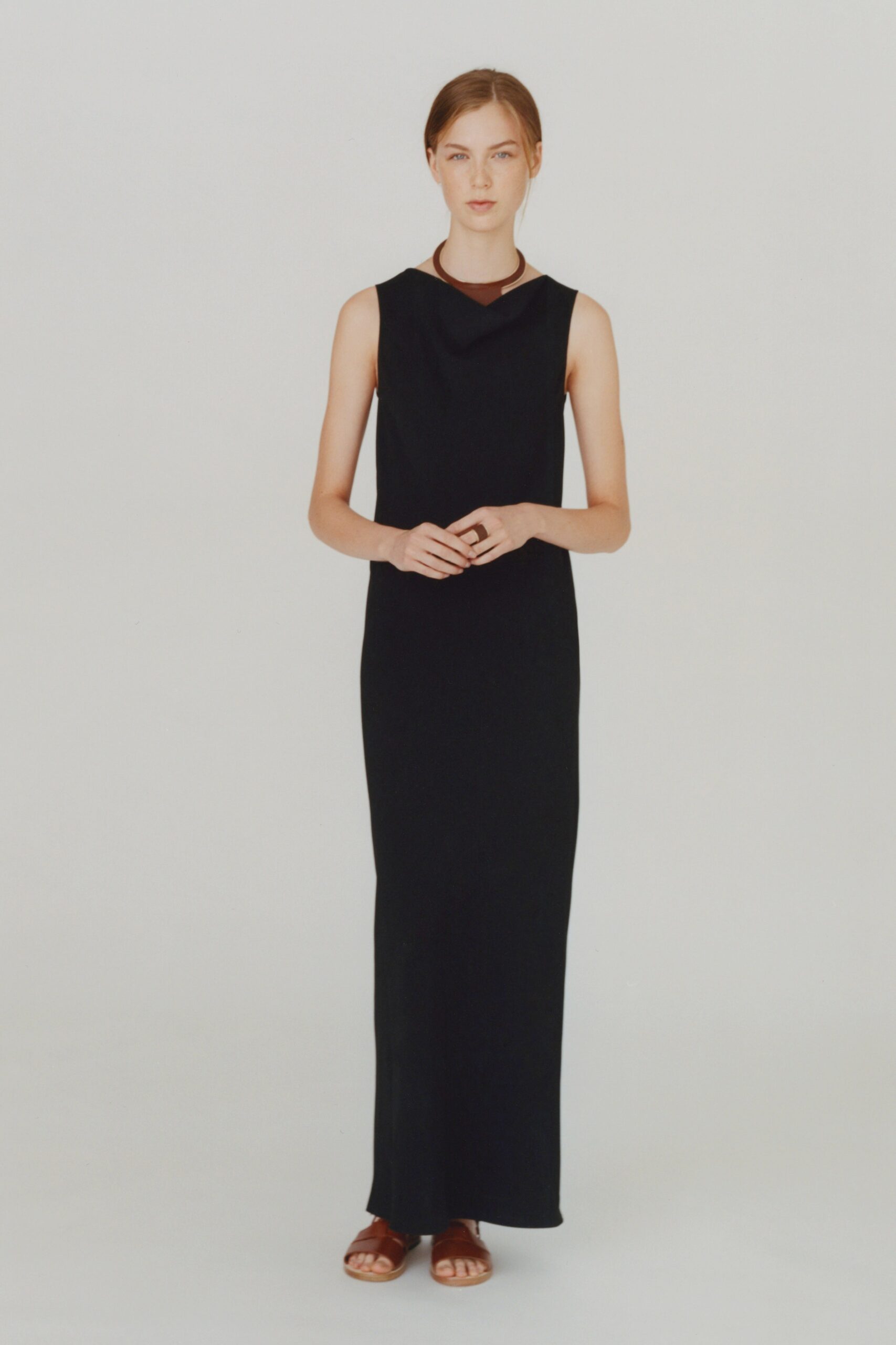 fitted black sleeveless maxi dress