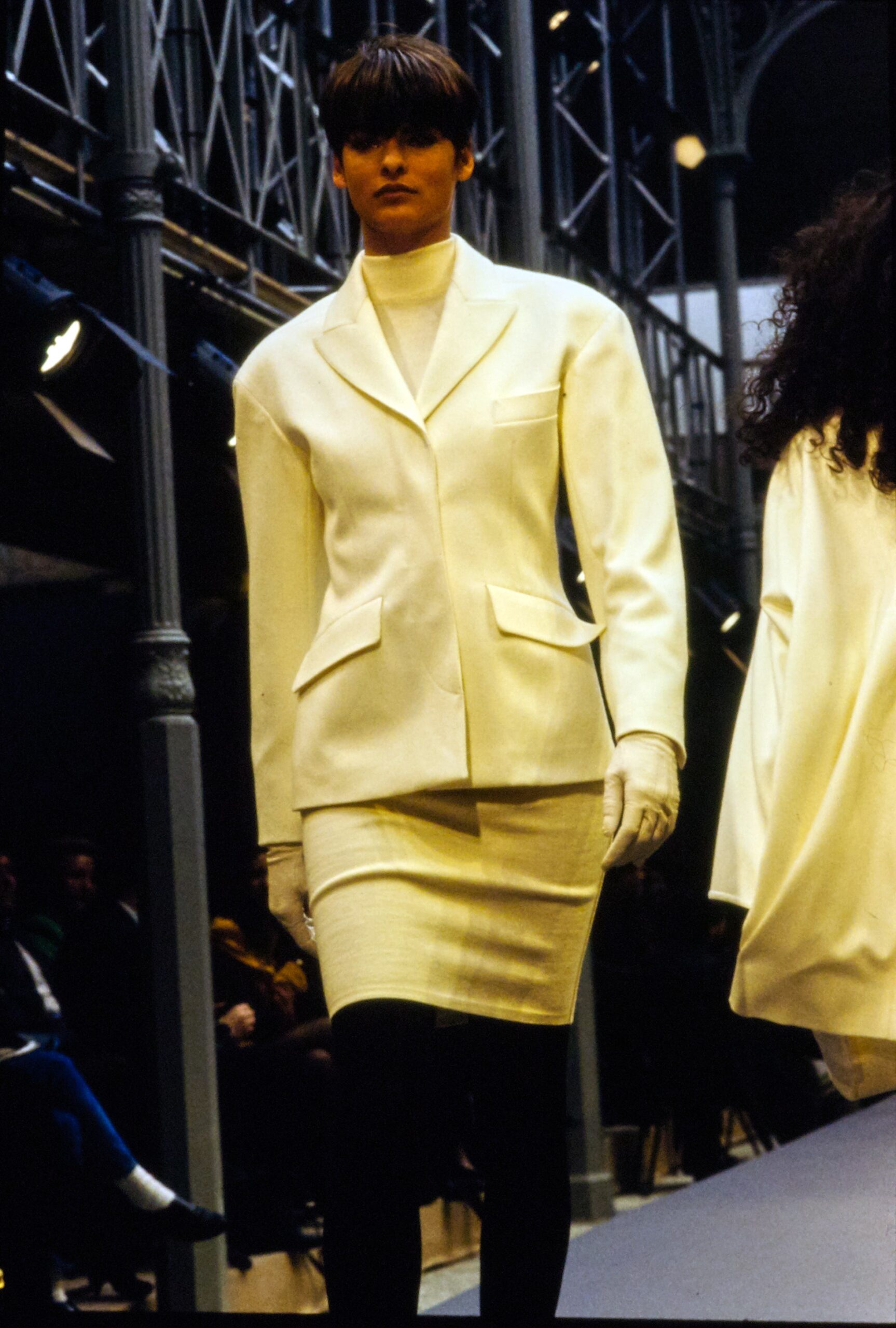 white blazer and pencil skirt
