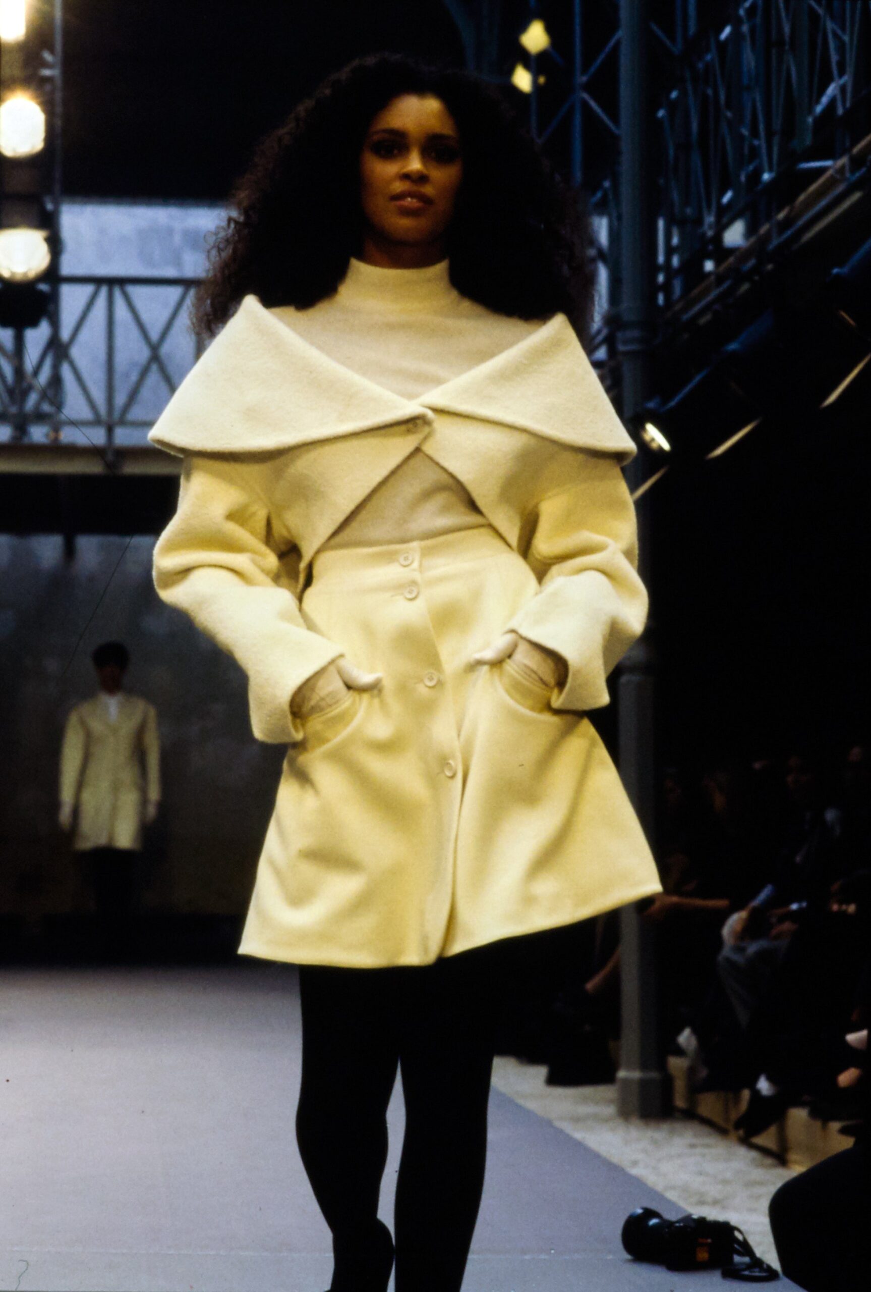 white wool long-sleeve collared fitted buttoned flared coat