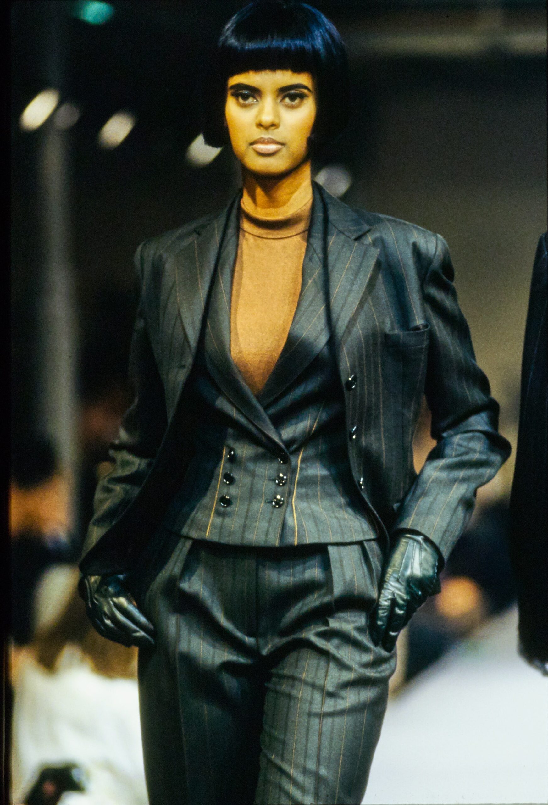 black leather fitted gloves