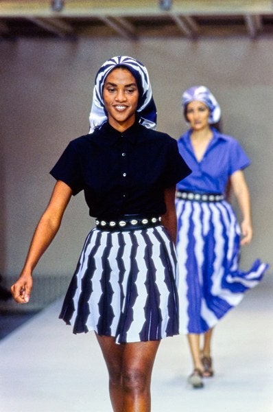 blue fitted pleated short skirt
