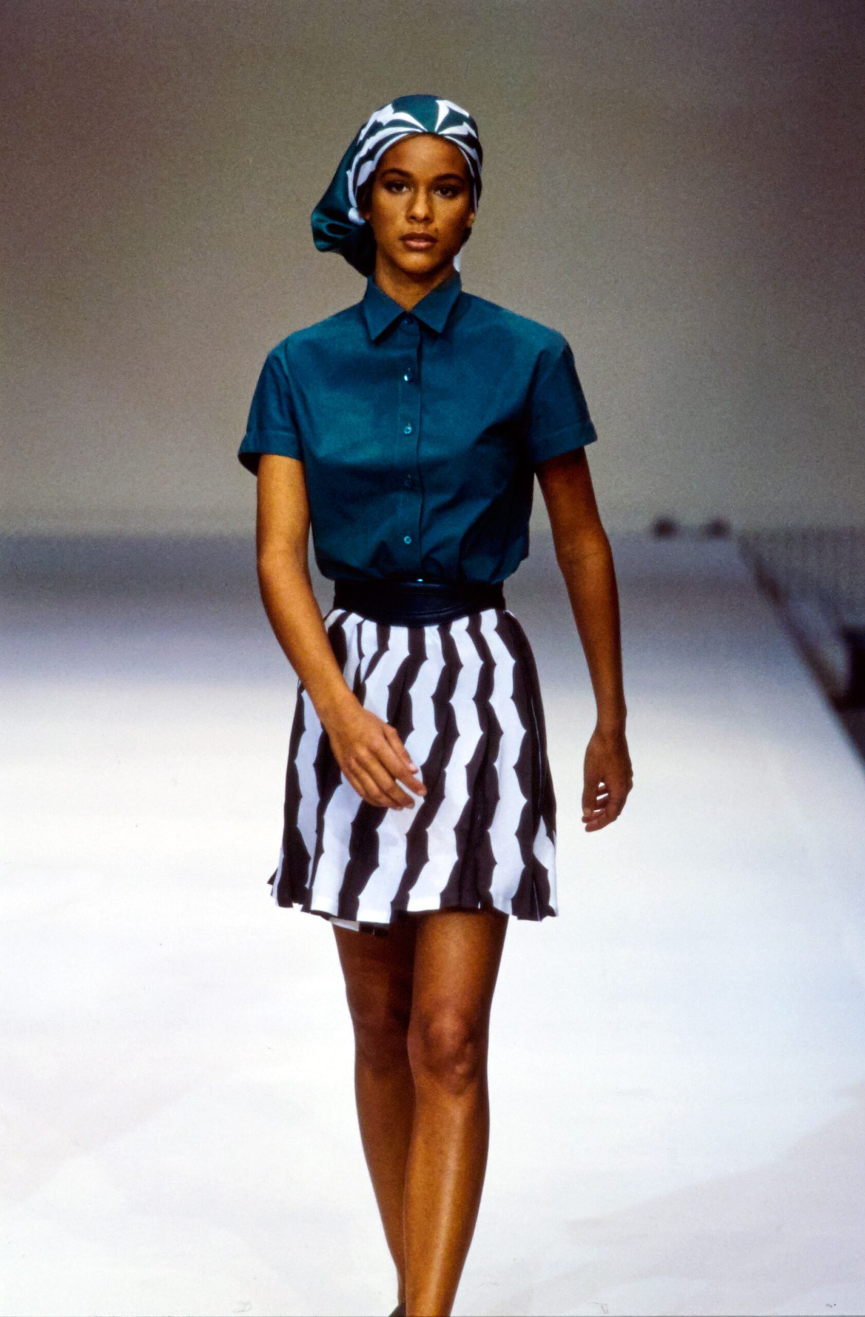teal short-sleeve collared fitted shirt