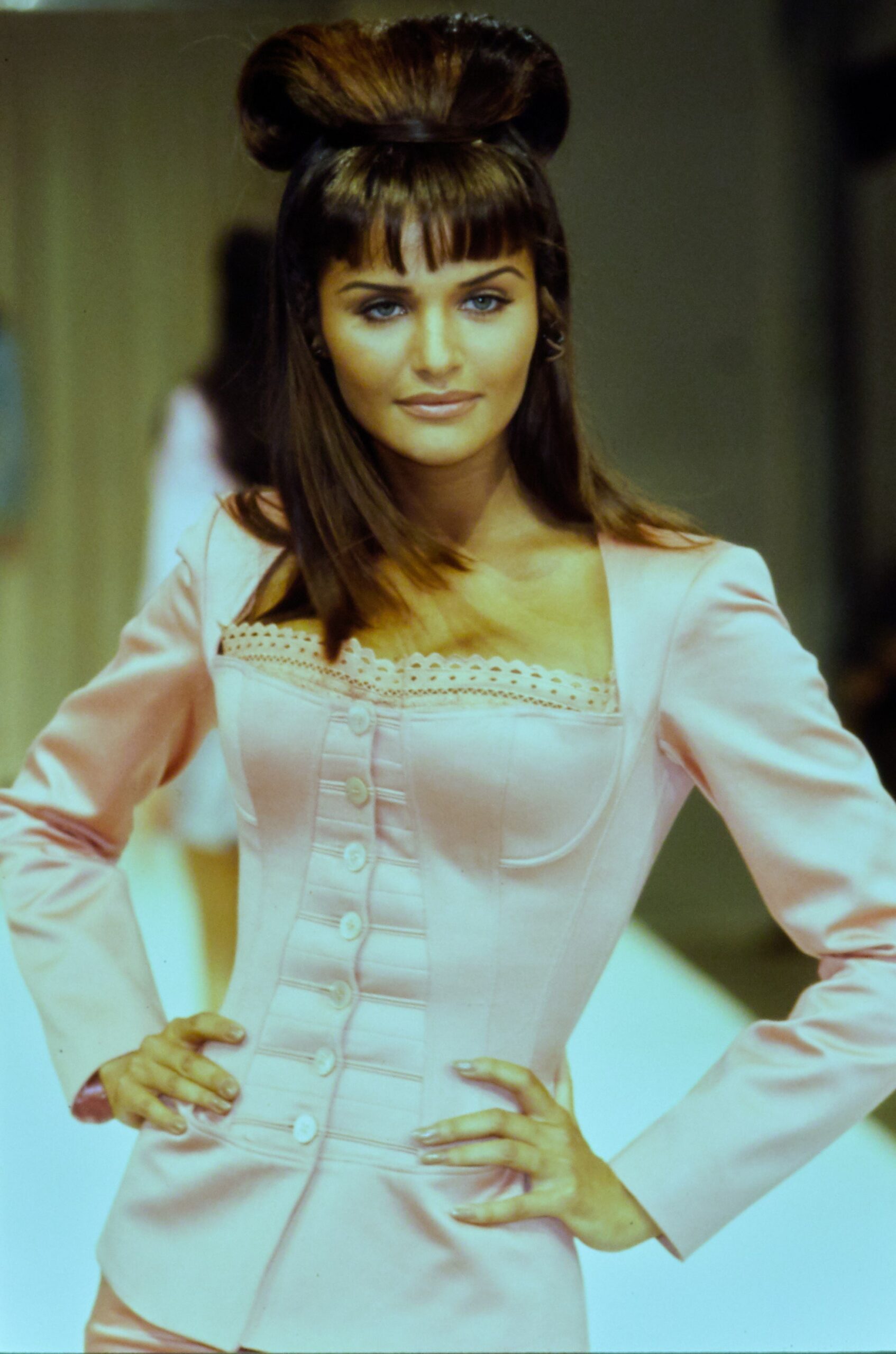 pink satin long-sleeve collared fitted buttoned blazer