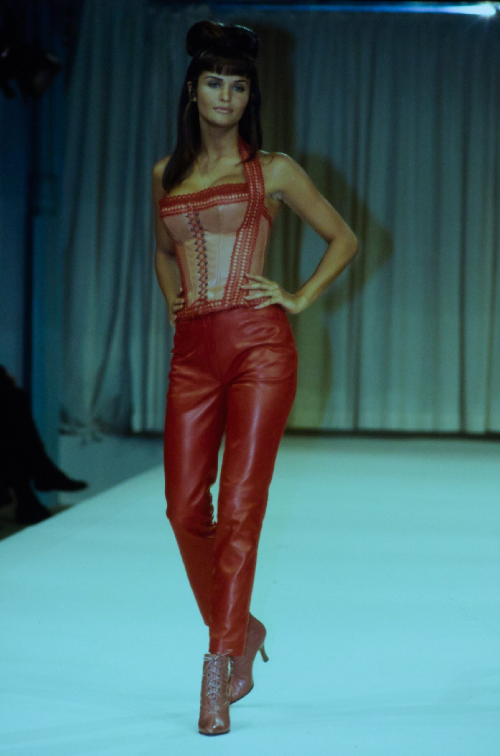 red leather sleeveless v-neck fitted zippered bustier