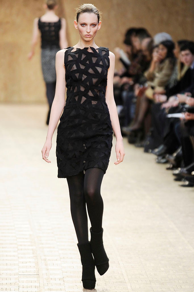 black fitted sleeveless dress