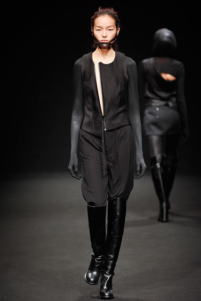 black fitted sleeveless jacket with relaxed pants