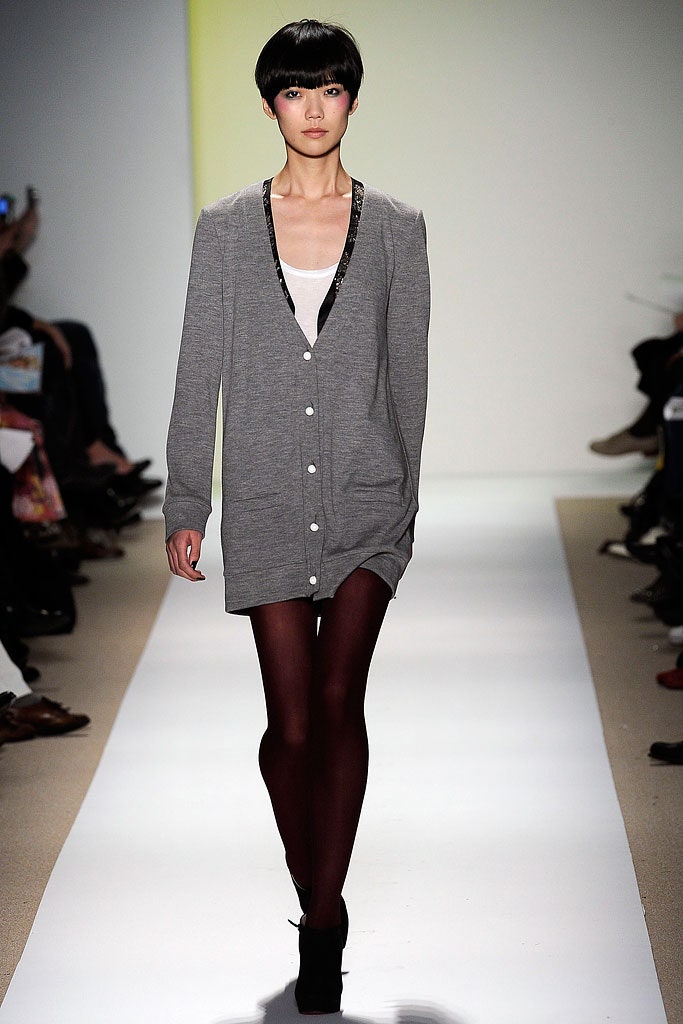 gray cotton long-sleeve collared relaxed buttoned short cardigan