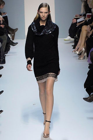 black fitted long-sleeve dress