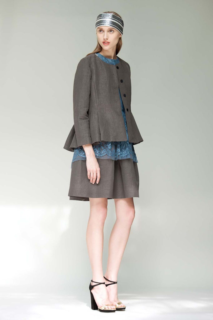 gray cotton long-sleeve collared structured buttoned jacket