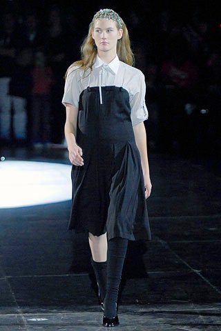 black cotton short-sleeve collared fitted pleated midi dress