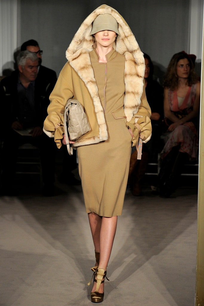 beige midi dress with fur coat