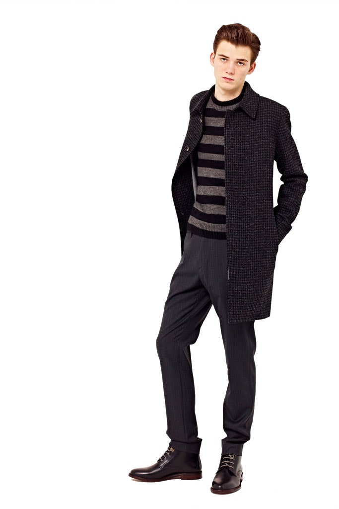 black wool long-sleeve collared tailored buttoned coat