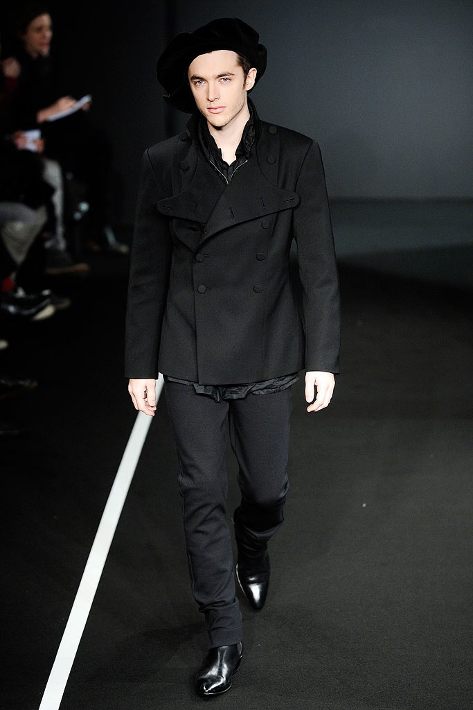 black wool long-sleeve collared fitted buttoned jacket