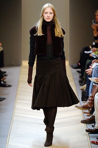 black wool fitted top with brown cape