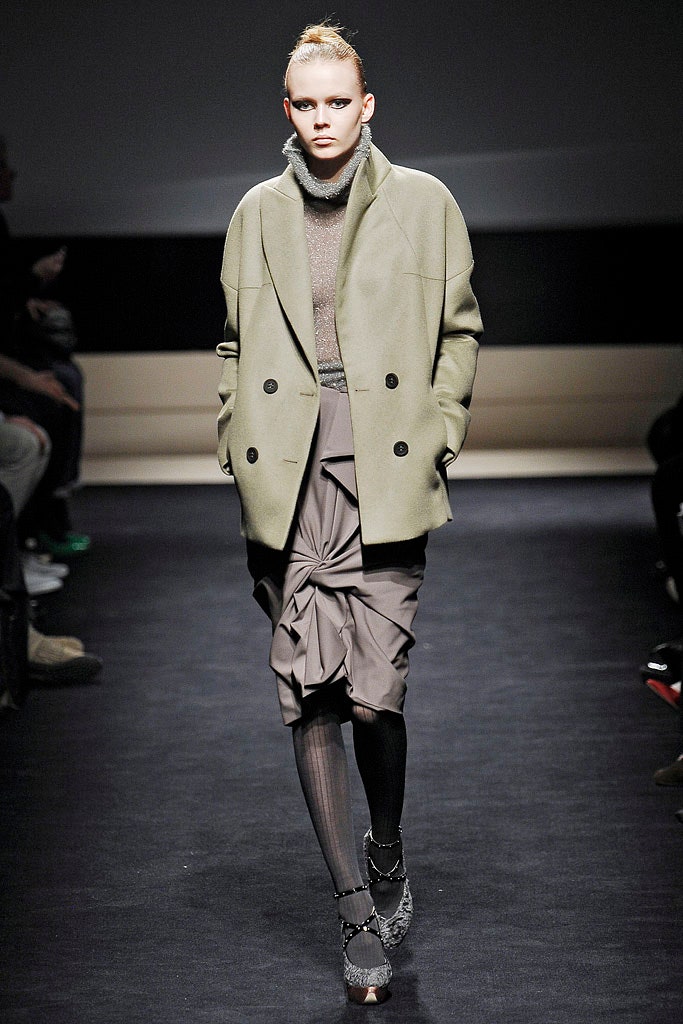 green wool long-sleeve collared oversized buttoned coat