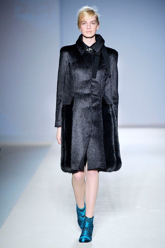 black fur long-sleeve collared fitted buttoned midi coat
