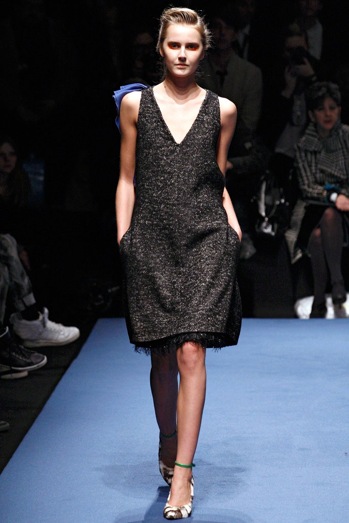 black wool sleeveless dress