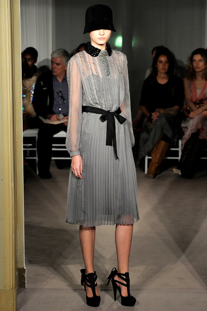 gray pleated midi dress with hat