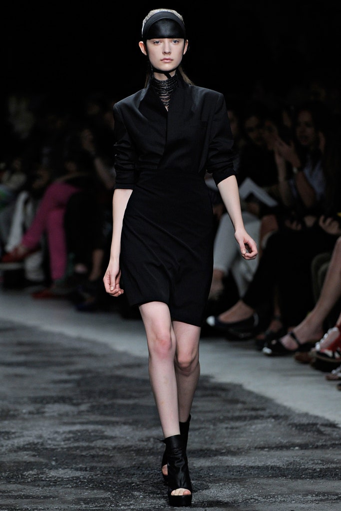 black fitted mini dress with hat