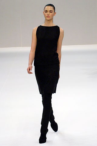 black velvet sleeveless dress