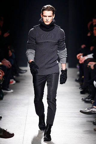 black wool fitted gloves
