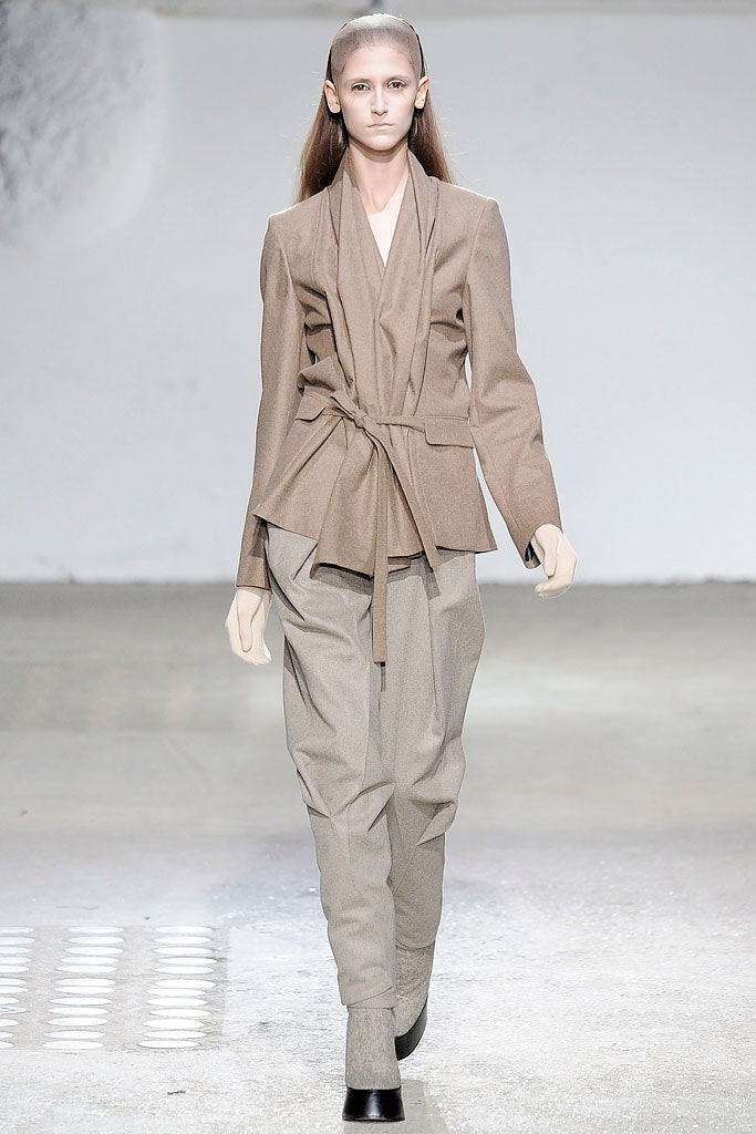 beige wool long-sleeve collared tailored belted blazer