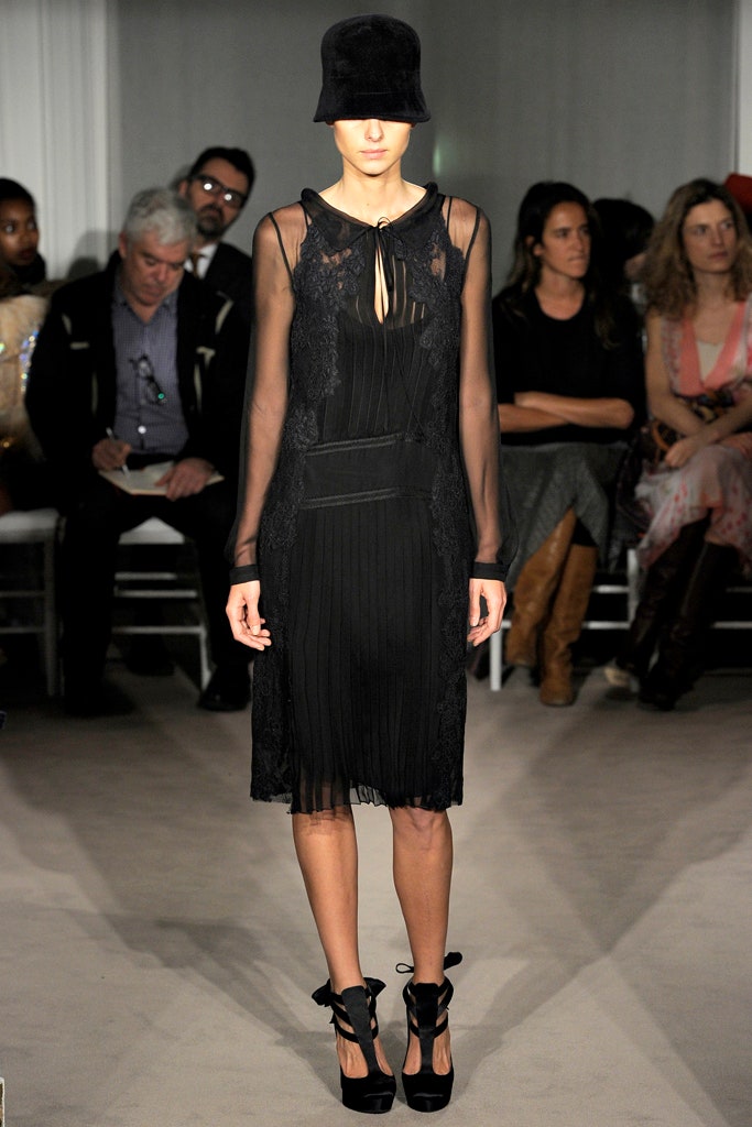 black pleated midi dress with hat