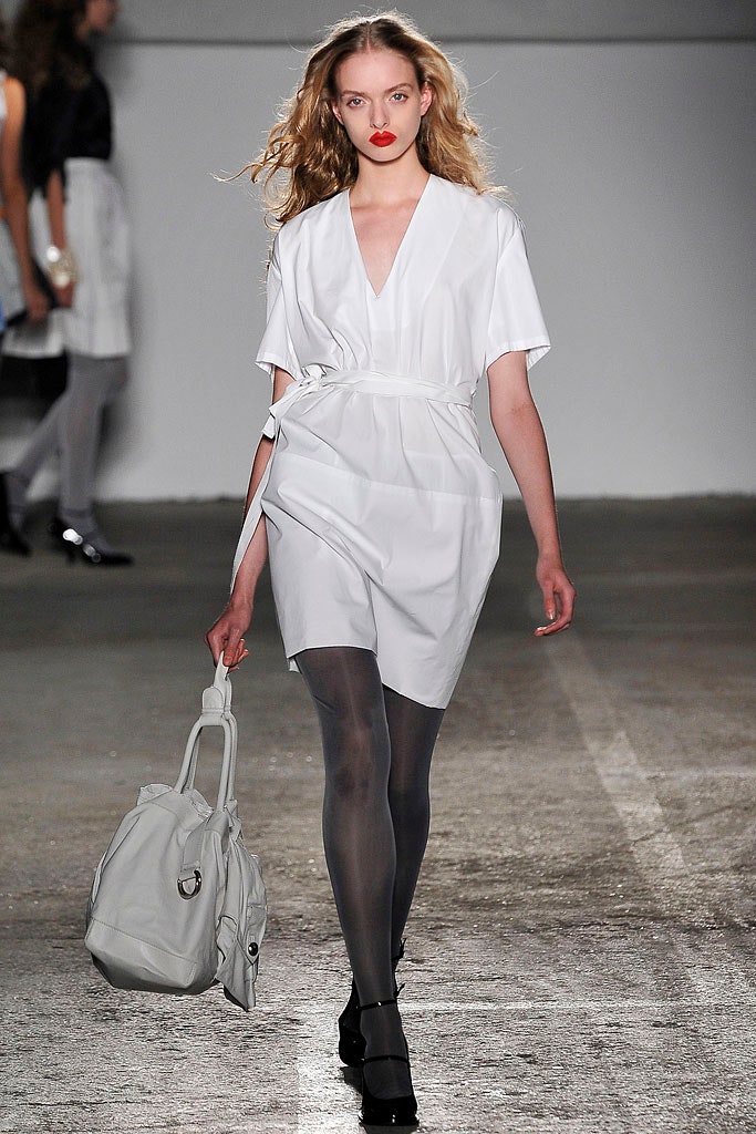 white relaxed short-sleeve dress