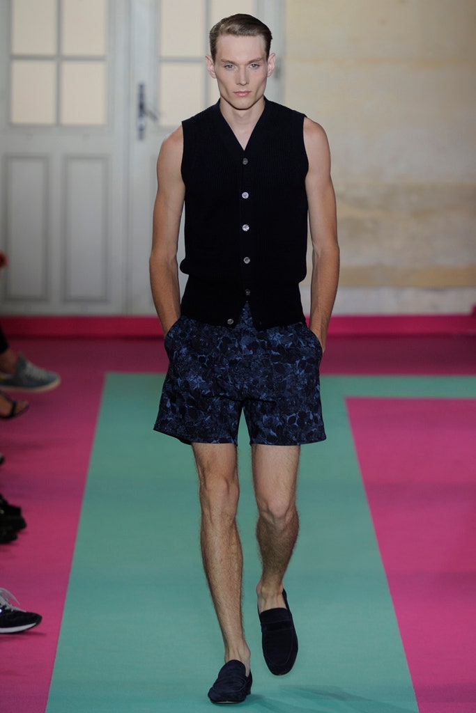 black fitted vest with blue shorts