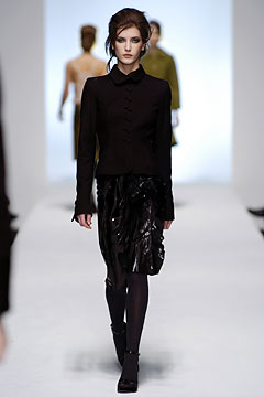 black vinyl fitted pleated shiny skirt