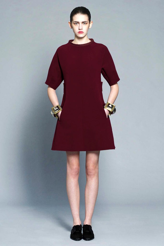 maroon fitted short-sleeve dress