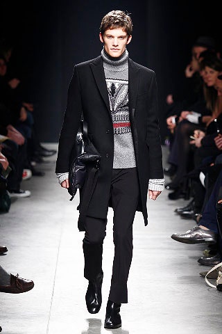 black wool long-sleeve collared fitted buttoned coat
