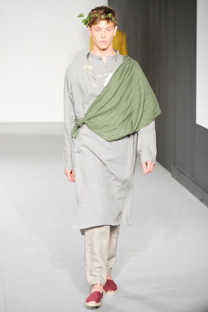 gray shirt beige pants outfit