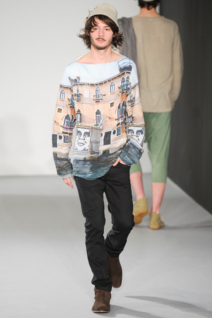 relaxed printed shirt with slim pants