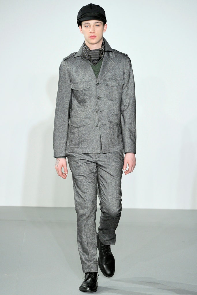 gray wool long-sleeve collared tailored buttoned pockets jacket