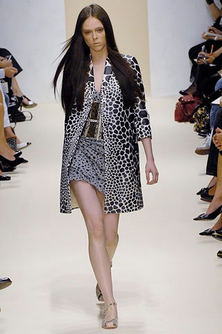 black silk long-sleeve collared fitted printed coat
